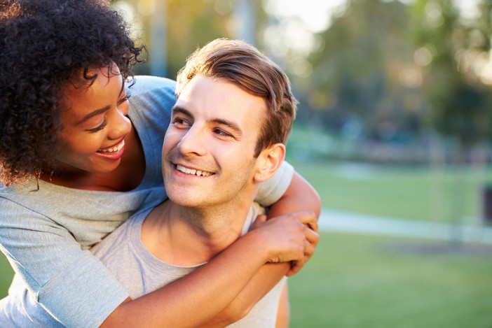 Pourquoi les relations homme blanc / femme noire sont-elles si populaires ?